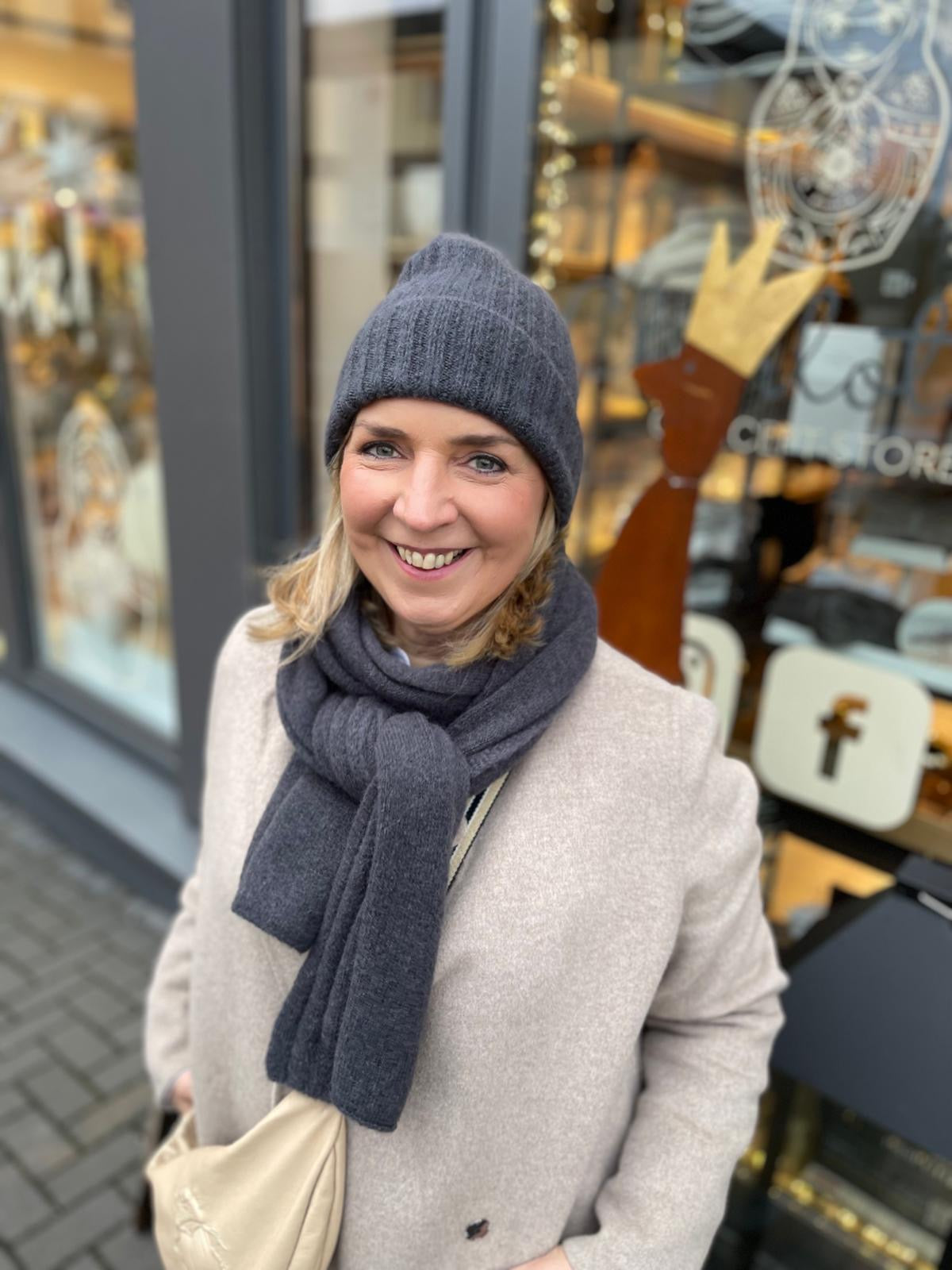 Schal- und Mützenset Lotta dunkelgrau