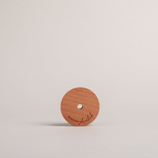 Trinkglas-Deckel aus Buche - ,, Rundum glücklich“