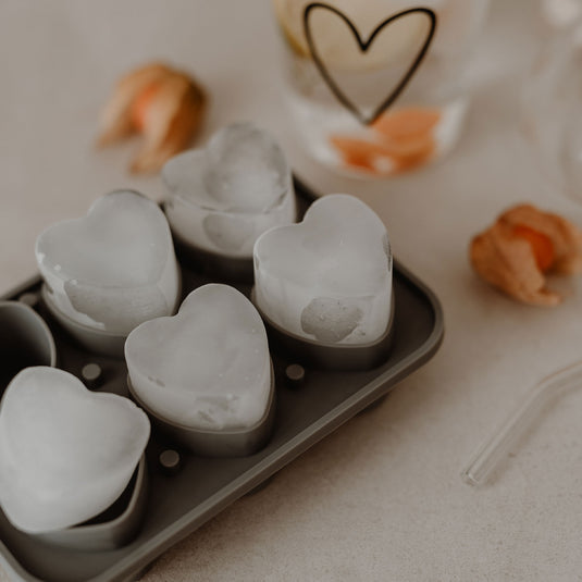 Eiswürfelform aus Silikon Herzen grau