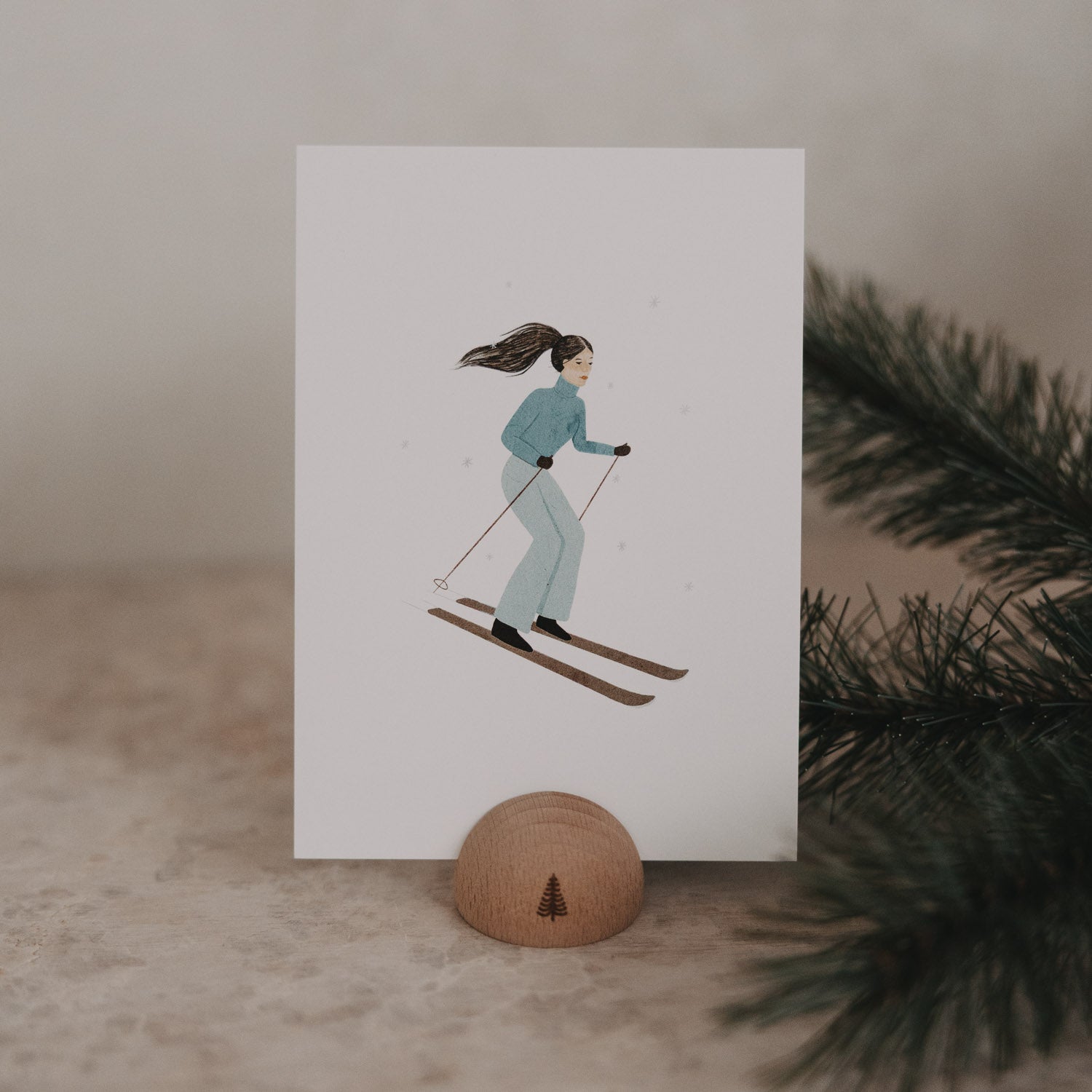 Weihnachtspostkarte Skifahrerin