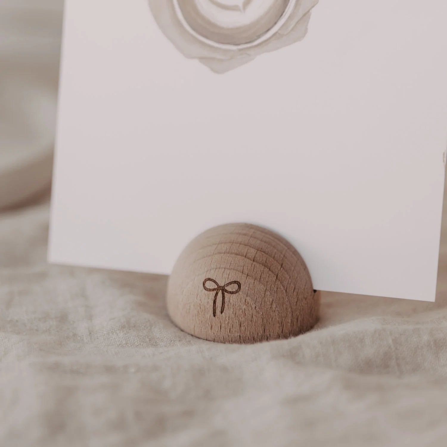 Halbrunder Kartenständer Schleife