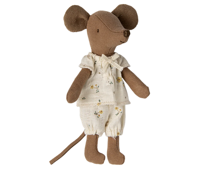 Große Schwester Maus in Streichholzschachtel