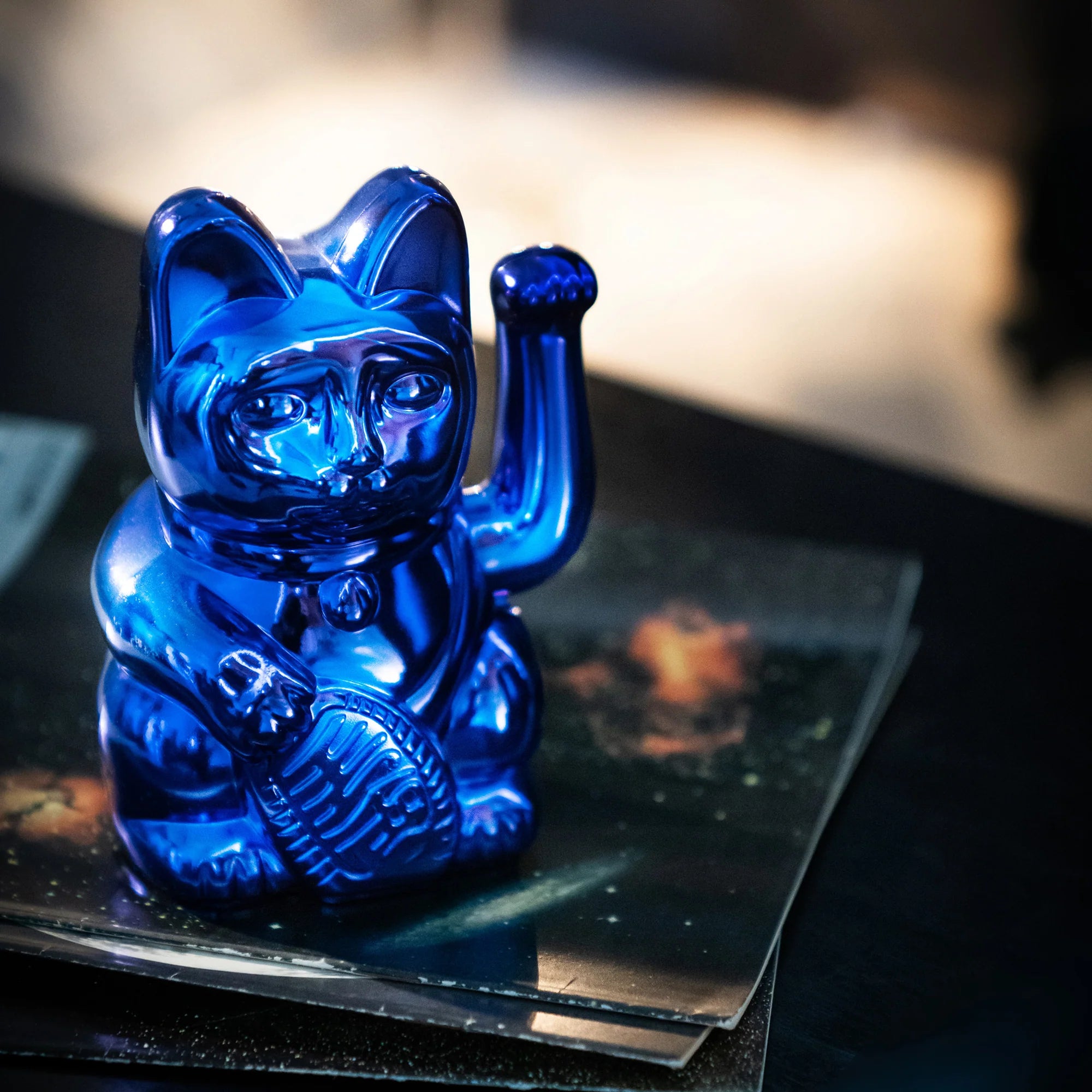 Winkekatze Cosmic Shiny Blue