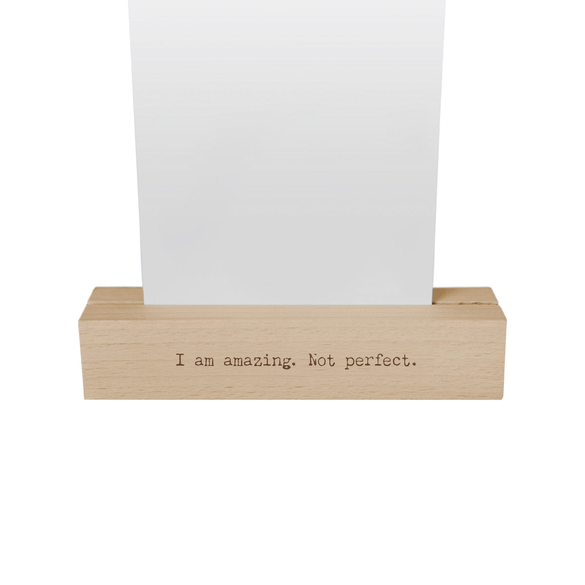 Kartenständer aus Holz "I am amazing. Not perfect."