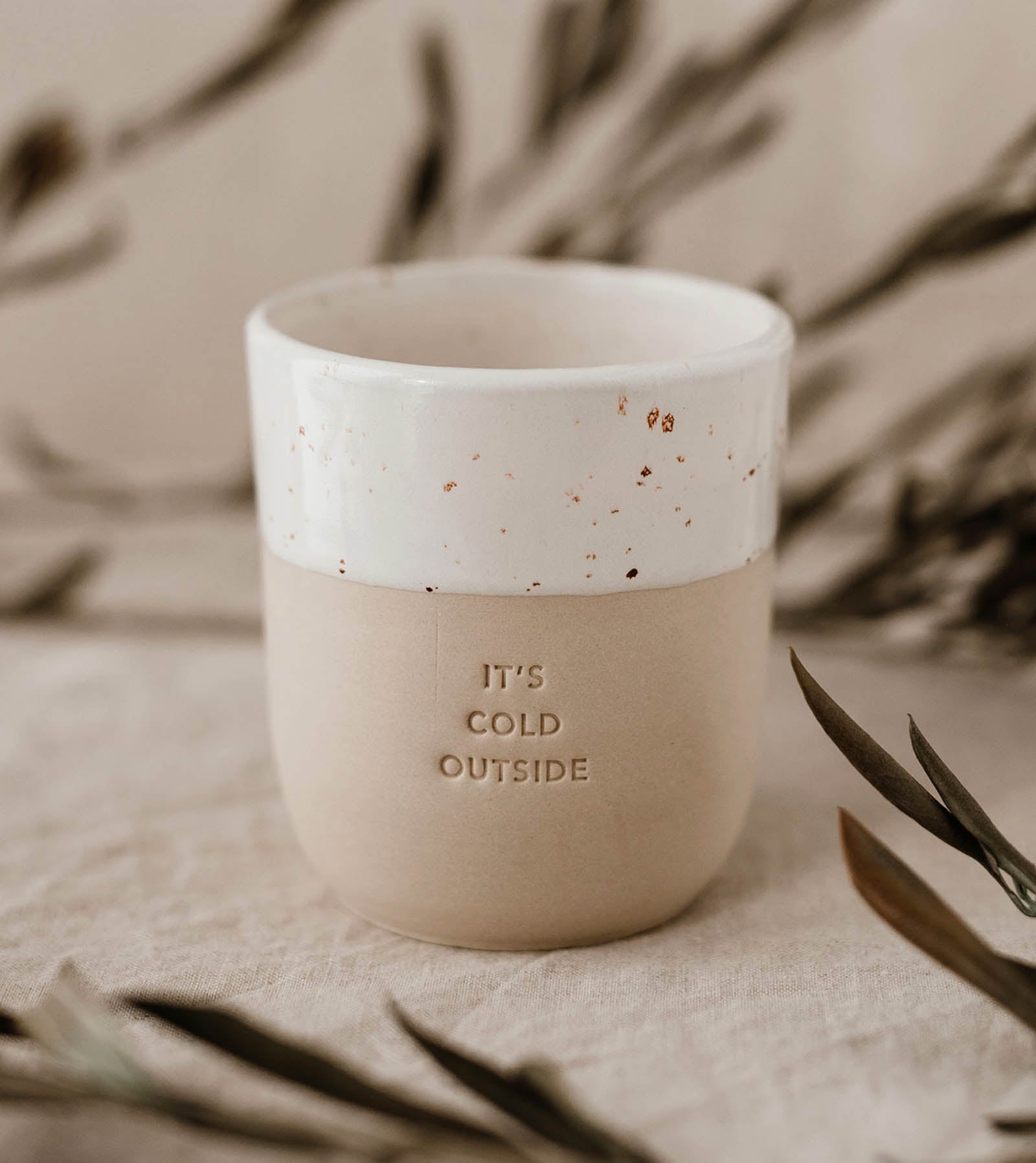 Steingut Becher "It's cold outside"