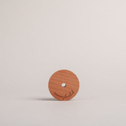 Trinkglas-Deckel aus Buche - ,, Rundum glücklich“