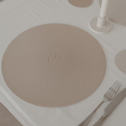 Wendbare Platzsets aus Kunstleder - Creme- ,,Lieblingsmensch“