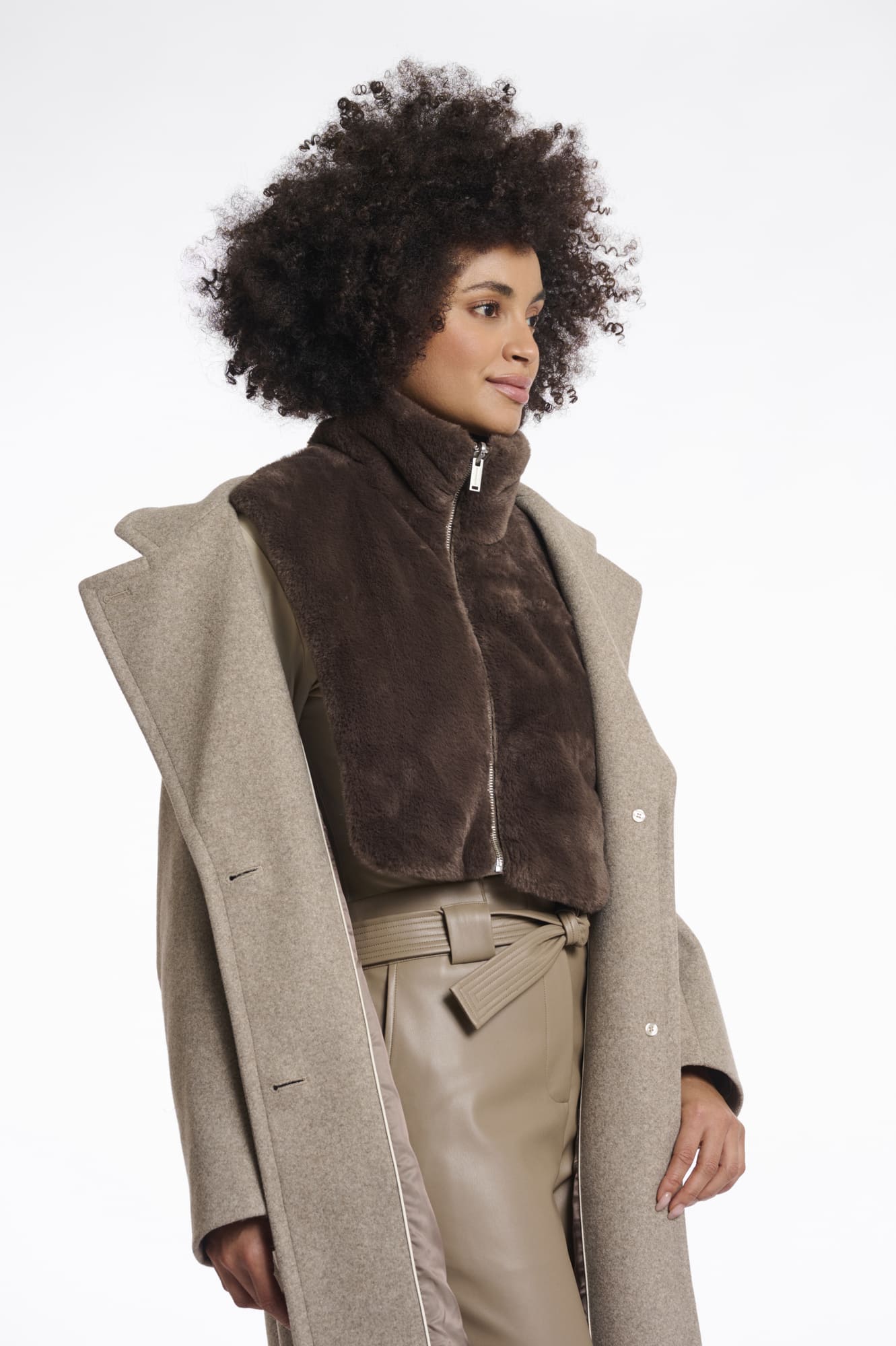 Nura Fellkragen dark toffee