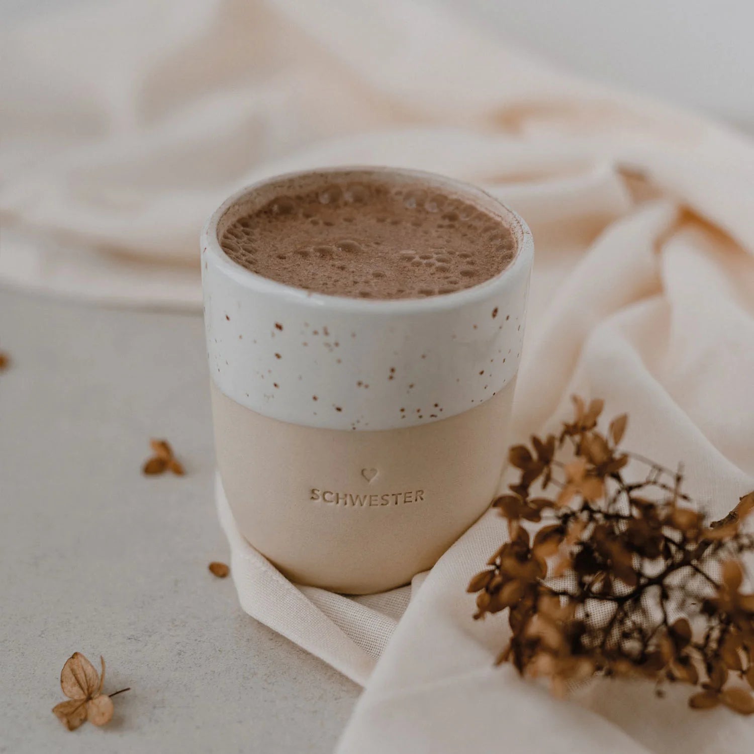 Steingut Becher "Schwester"